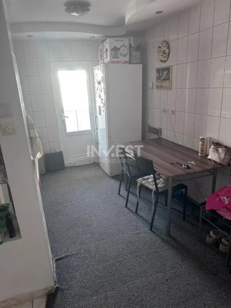Apartament 3 camere decomandat-Baza 3-etaj intermediar