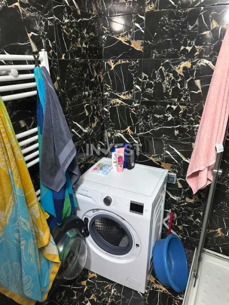 Apartament 3 camere decomandat-Baza 3-etaj intermediar