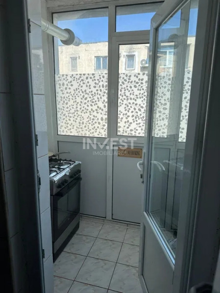 Apartament 3 camere decomandat-Baza 3-etaj intermediar