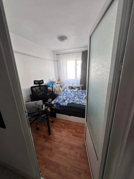 Apartament 3 camere decomandat-Baza 3-etaj intermediar