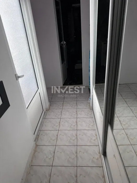 Apartament 3 camere decomandat-Baza 3-etaj intermediar