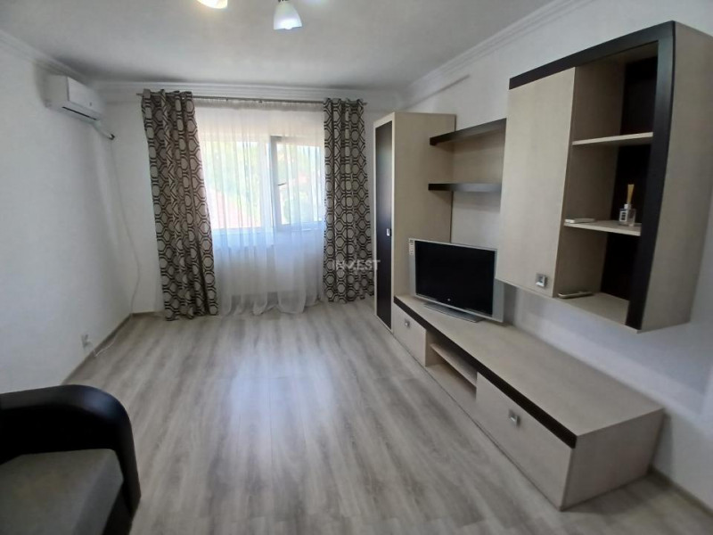 Apartament 1 camera de inchiriat zona Podu de Fier