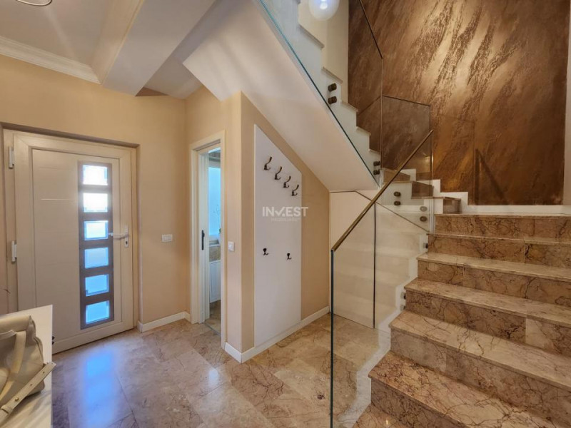 CASA ZONA PODISUL INSORIT , 100 MP UTILI , 380 MP TEREN