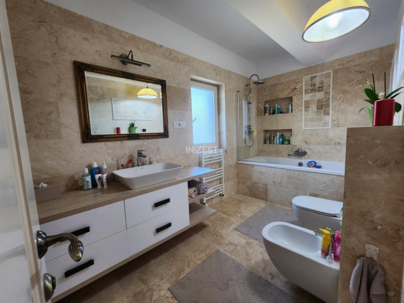 CASA ZONA PODISUL INSORIT , 100 MP UTILI , 380 MP TEREN