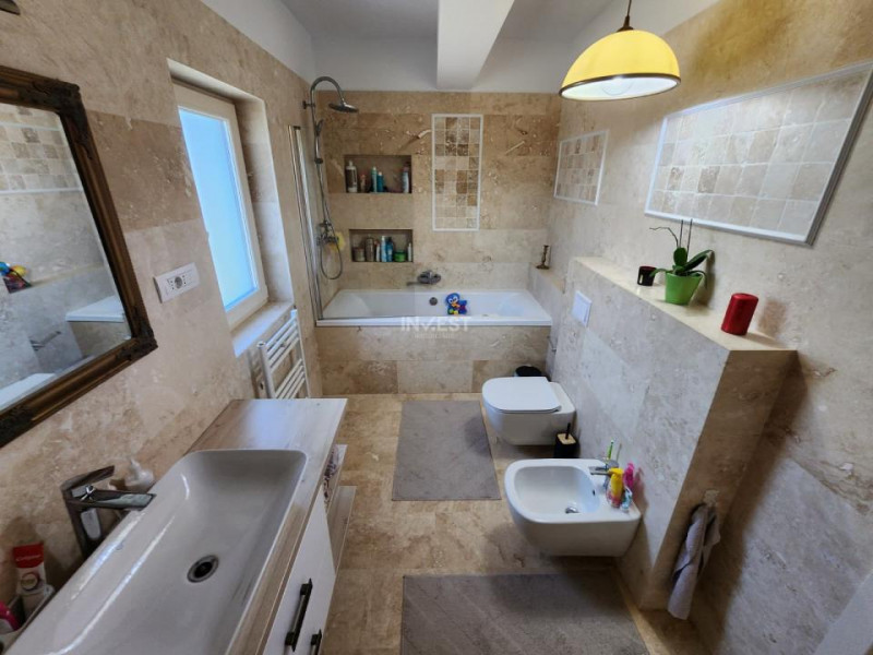 CASA ZONA PODISUL INSORIT , 100 MP UTILI , 380 MP TEREN