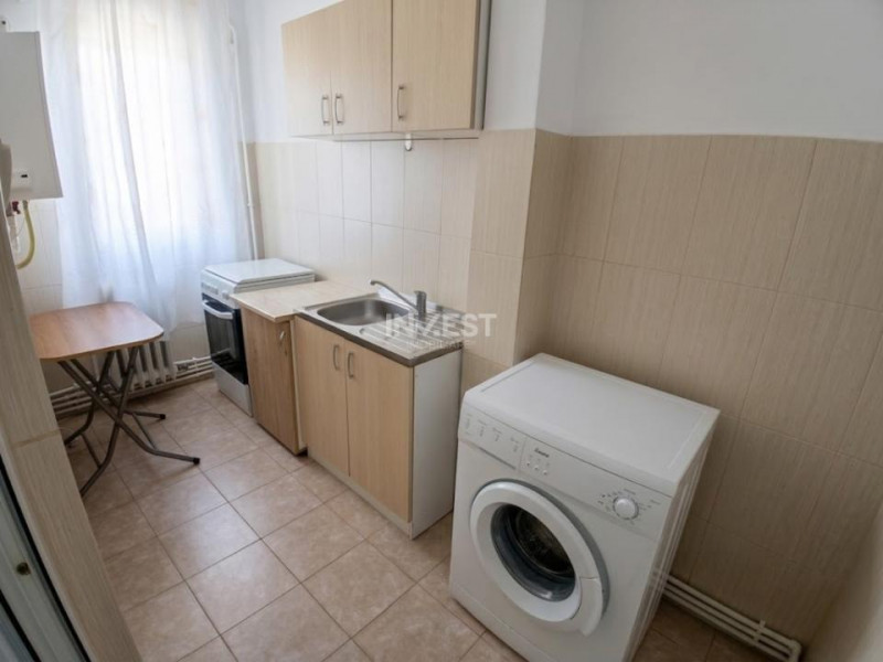 Apartament 3 camere de inchiriat zona Podu Ros