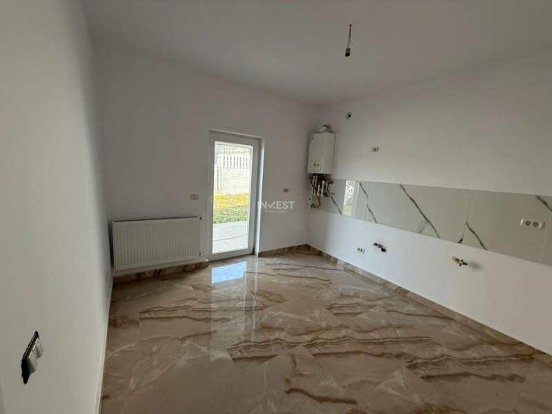 Casă individuală cu 4 camere! Dormitor la parter și 600mp teren! Comision 0%