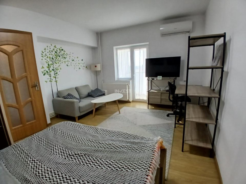 Garsonieră spațioasă de închiriat în zona Gară, 400 €