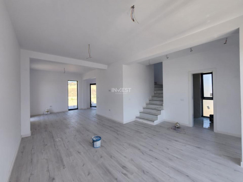 CASA INDIVIDUALA , 4 CAMERE, 2 BAI, 500 mp teren, MOLDOVA MALL