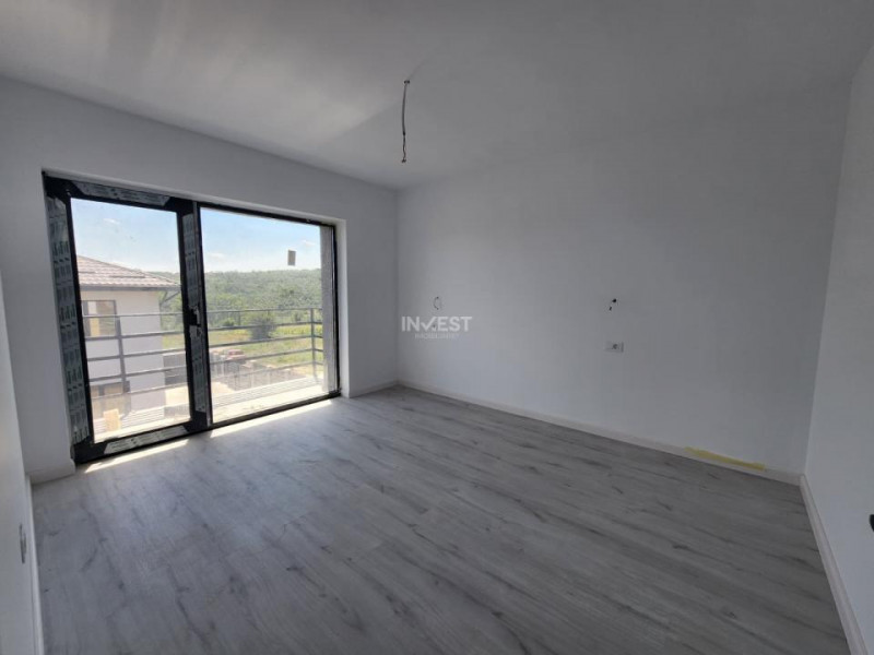 CASA INDIVIDUALA , 4 CAMERE, 2 BAI, 500 mp teren, MOLDOVA MALL