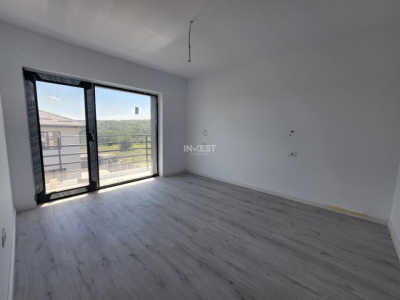 CASA INDIVIDUALA , 4 CAMERE, 2 BAI, 500 mp teren, MOLDOVA MALL