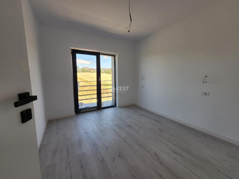 CASA INDIVIDUALA , 4 CAMERE, 2 BAI, 500 mp teren, MOLDOVA MALL
