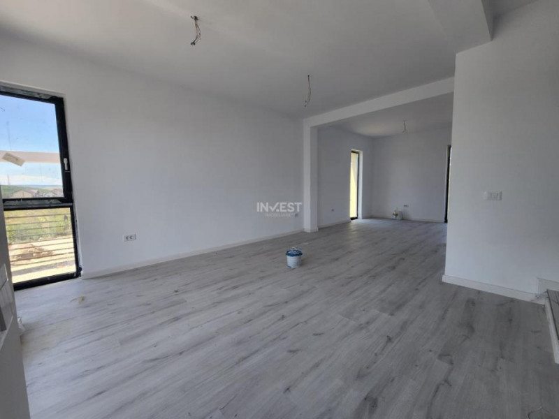 CASA INDIVIDUALA , 4 CAMERE, 2 BAI, 500 mp teren, MOLDOVA MALL