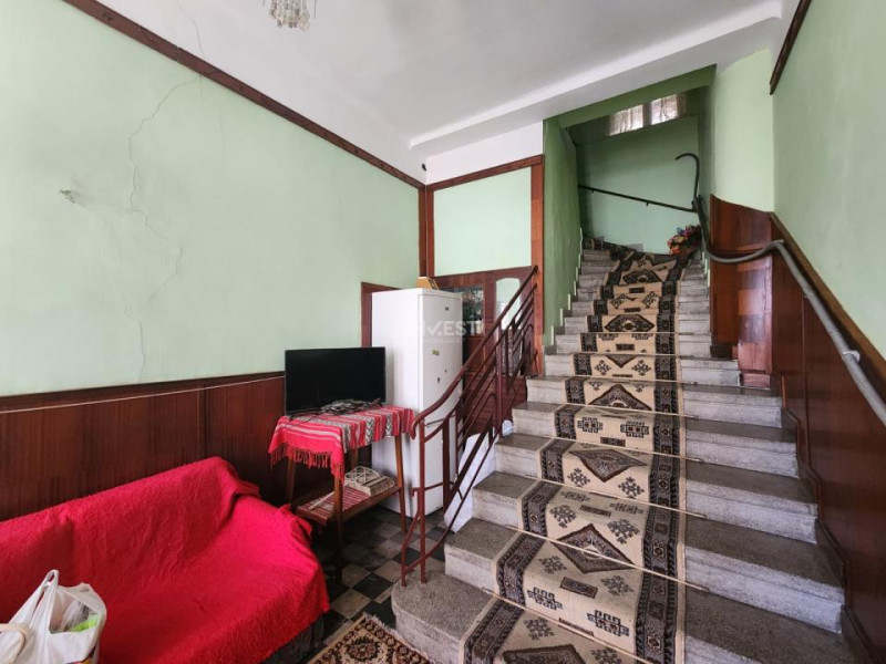 CASA CENTRU IASI, 7 CAMERE, 143 MP UTILI, 22 MP BECI, MAGAZIE SI GARAJ
