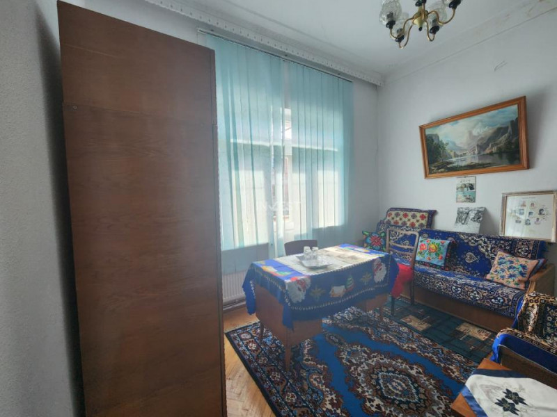 CASA CENTRU IASI, 7 CAMERE, 143 MP UTILI, 22 MP BECI, MAGAZIE SI GARAJ