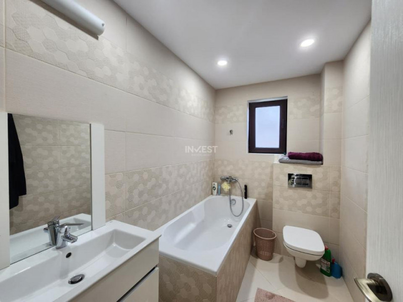 Casa de vanzare 120mp utili, 3 bai zona Valea Adanca-Mega Image