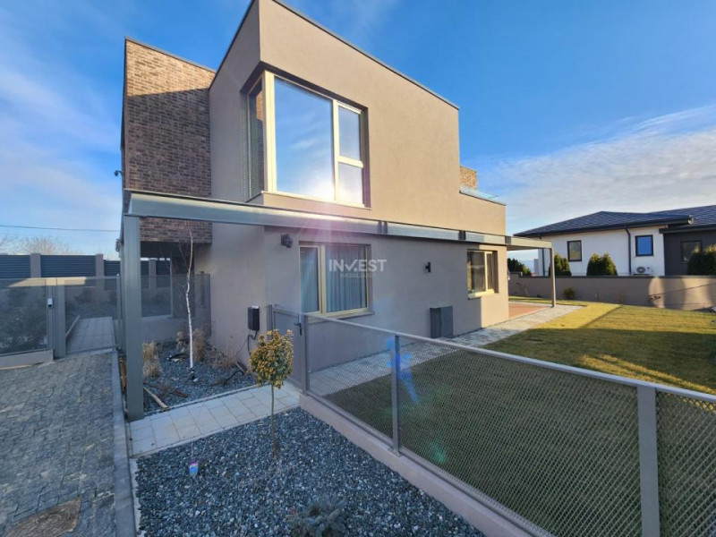 Vilă High-End în Miroslava – Stil, Lumină și Arhitectură Modernă