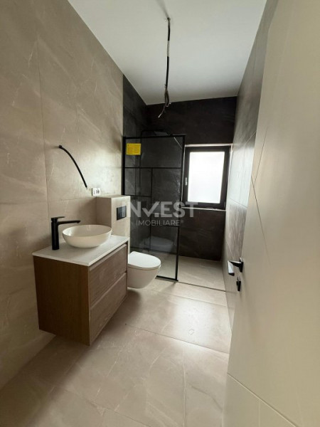 CASA INDIVIDUALA, 4 CAMERE, 2 BAI SI POD, VALEA ADANCA ZONA 5 DRUMURI
