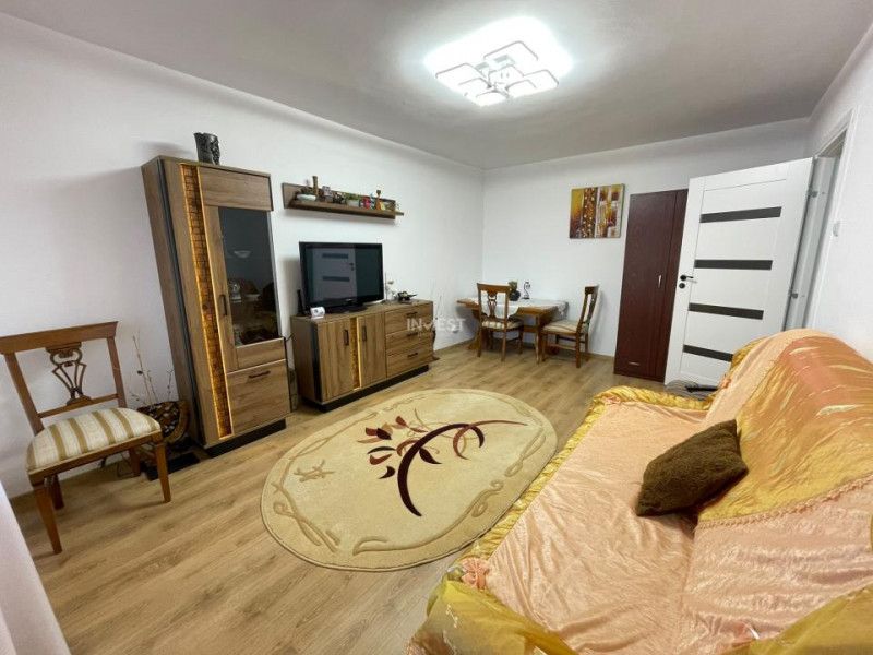 Apartament 2 camere decomandat de inchiriat zona Podu Ros 