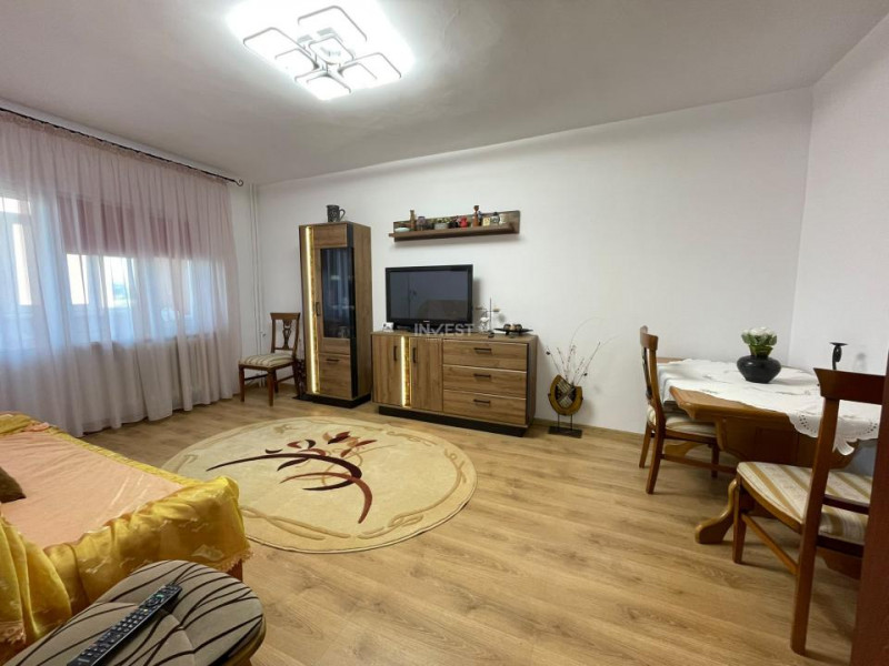 Apartament 2 camere decomandat de inchiriat zona Podu Ros 