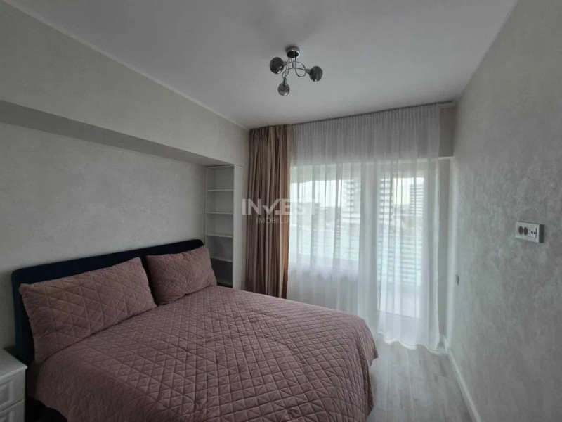 Inchiriez apartament 2 camere decomandat, Royal Town,Copou, prima inchiriere