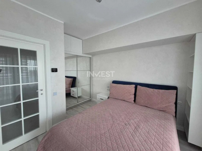 Inchiriez apartament 2 camere decomandat, Royal Town,Copou, prima inchiriere