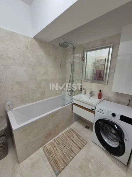Inchiriez apartament 2 camere decomandat, Royal Town,Copou, prima inchiriere