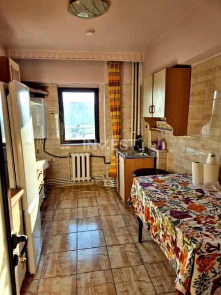Apartament 3 camere, decomandat, zona Pacurari - Posta, Iasi