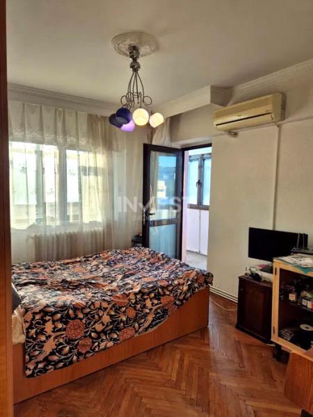 Apartament 3 camere, decomandat, zona Pacurari - Posta, Iasi