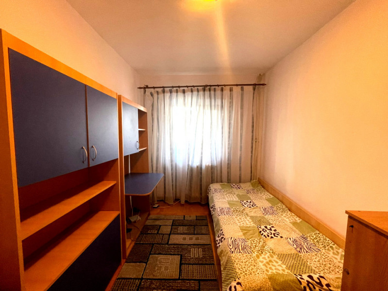 Apartament 3 camere, decomandat, zona Pacurari, Iasi