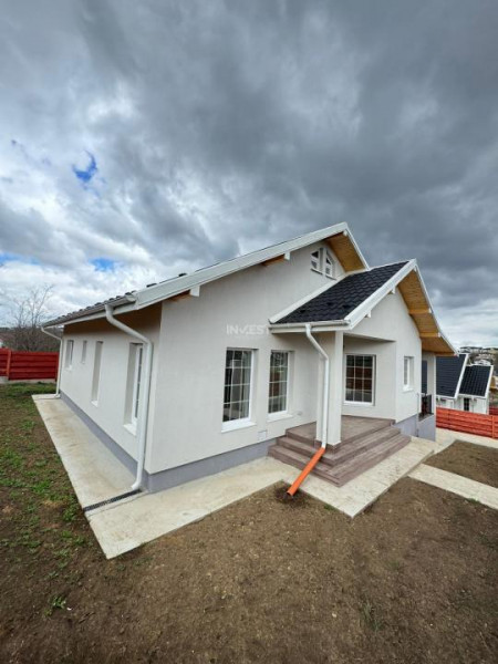 CASA INDIVIDUALA 4 CAMERE + BECI , PLACA DE BETON PESTE ETAJ , VALEA ADANCA 