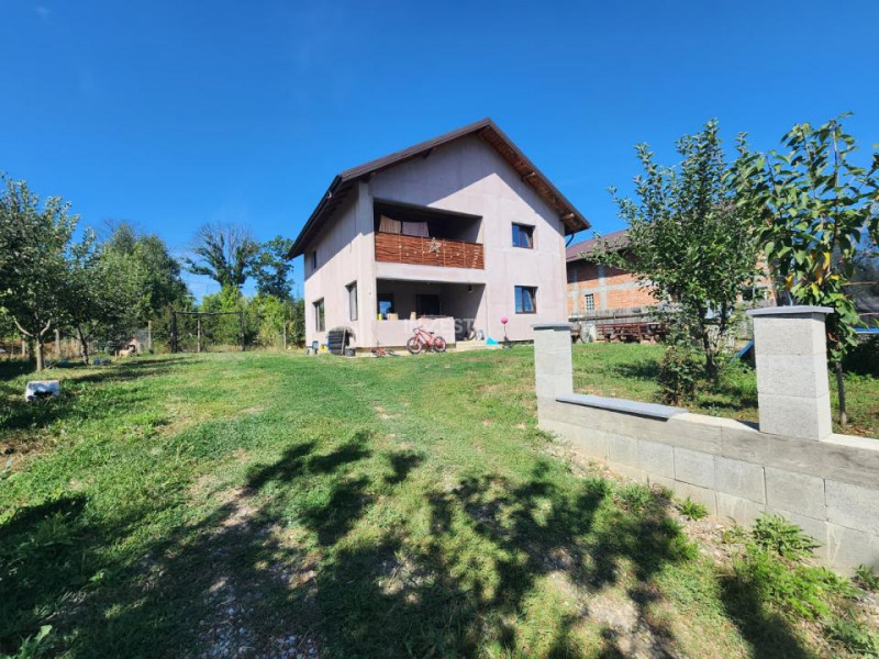 CASA INDIVIDUALA DE VANZARE, 5 CAMERE, 2 BAI, 120MP UTILI , 500 MP TEREN