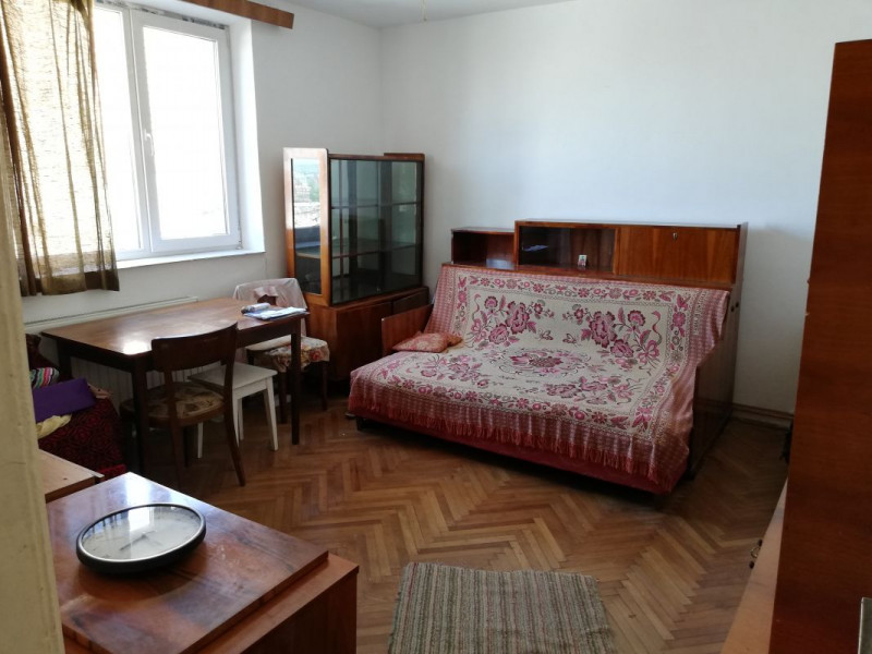 Apartament 3 camere D etaj 1 gradina privata Pacurari- Petru Poni