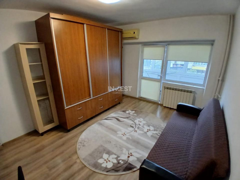 partament spațios cu 2 camere, decomandat, în Păcurari 400 €