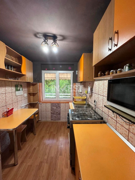 Apartament 3 camere-Podu Ros-etaj 2-Restaurant Odeon