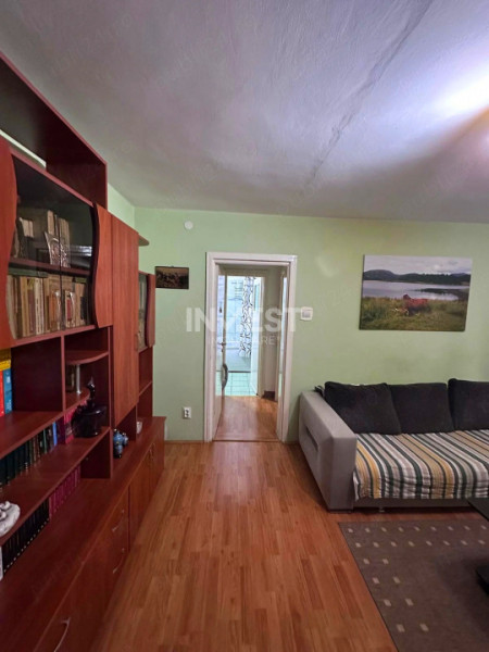 Apartament 3 camere-Podu Ros-etaj 2-Restaurant Odeon