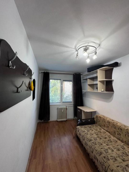 Apartament 3 camere-Podu Ros-etaj 2-Restaurant Odeon