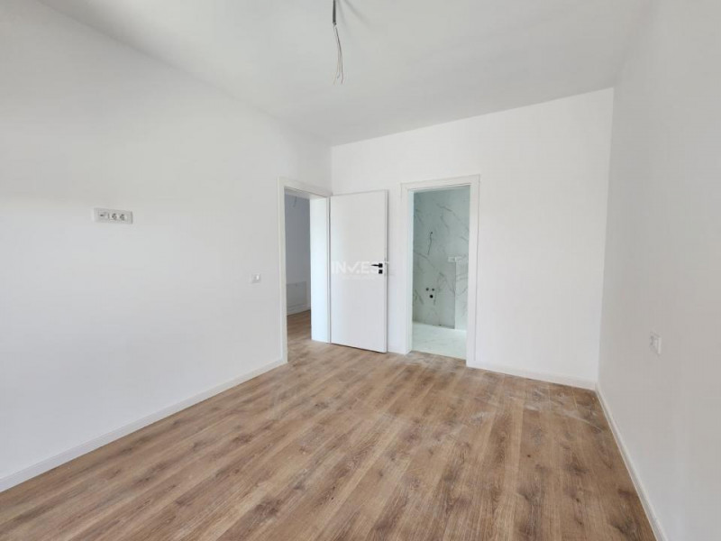 CASA INDIVIDUALA, 4 CAMERE, 2 BAI SI POD, MALL MOLDOVA