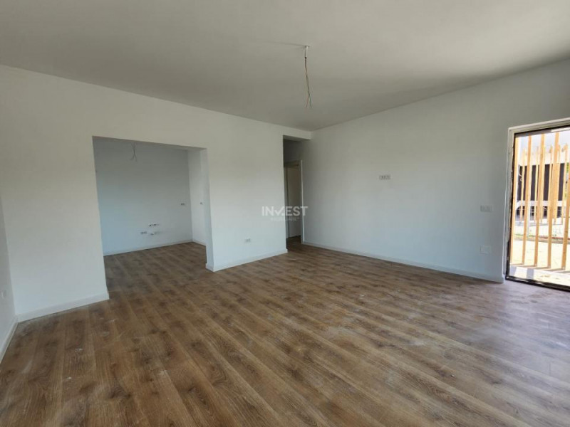 CASA INDIVIDUALA, 4 CAMERE, 2 BAI SI POD, MALL MOLDOVA