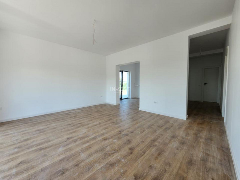 CASA INDIVIDUALA, 4 CAMERE, 2 BAI SI POD, MALL MOLDOVA