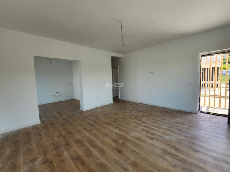 CASA INDIVIDUALA, 4 CAMERE, 2 BAI SI POD, MALL MOLDOVA