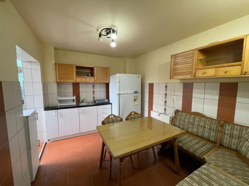  Apartament 3 Camere Autogara Păcurari , Ideal pentru Studenți, Mutare Imediată