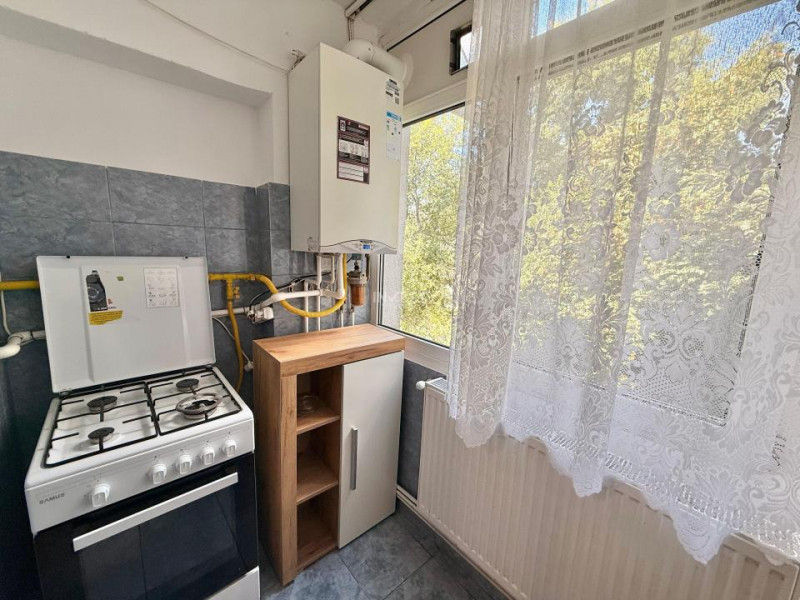 Apartament 2 camere decomandat Nicolina 2 - etaj 3/4 - bloc 1985
