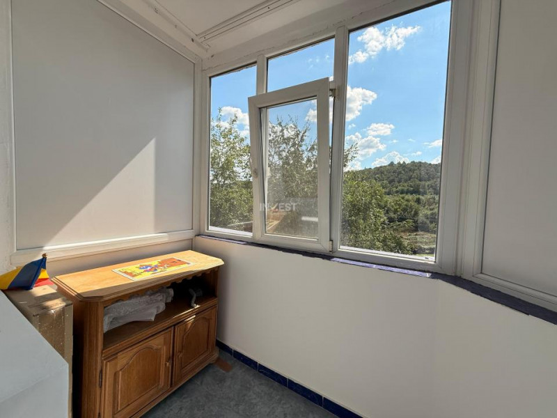 Apartament 2 camere decomandat Nicolina 2 - etaj 3/4 - bloc 1985