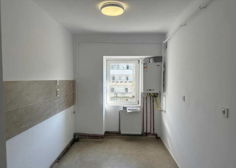 Apartament 2 camere, decomandat, etaj intermediar, statia Bicaz
