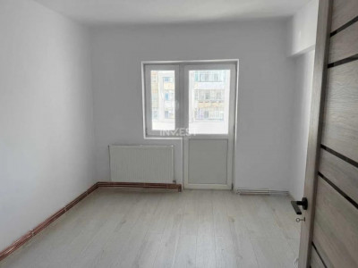 Apartament 2 camere, decomandat, etaj intermediar, statia Bicaz