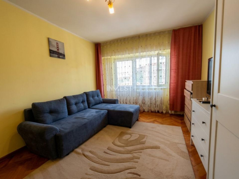 Apartament 3 camere de inchiriat zona Granit 