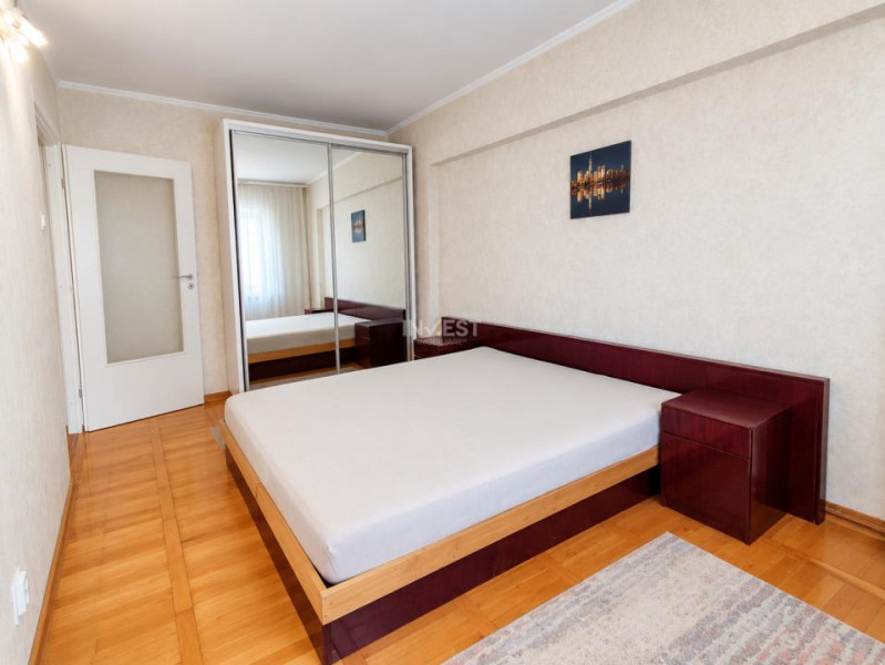 Apartament 3 camere de inchiriat zona Granit 