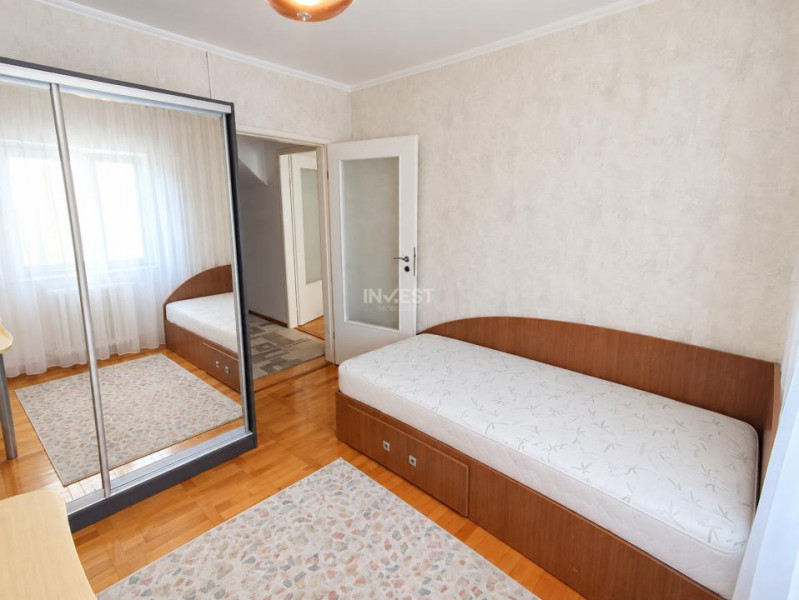 Apartament 3 camere de inchiriat zona Granit 