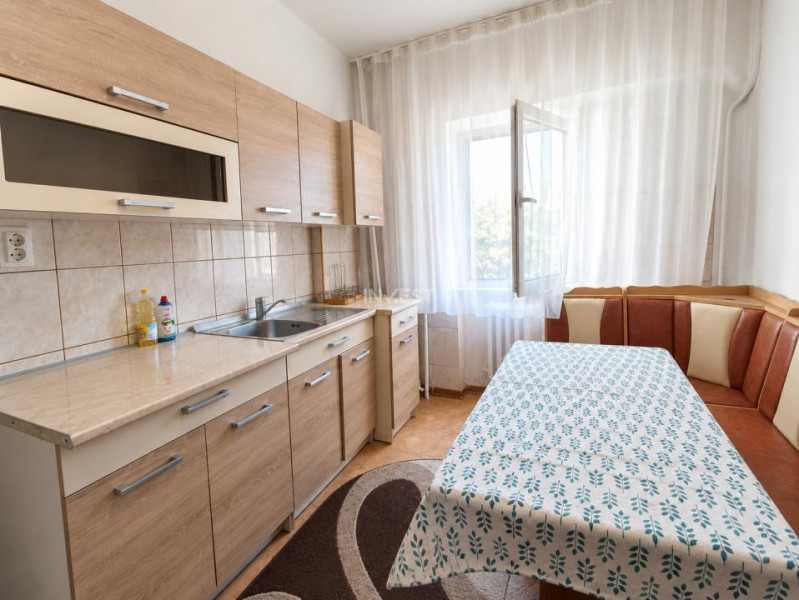 Apartament 3 camere de inchiriat zona Granit 